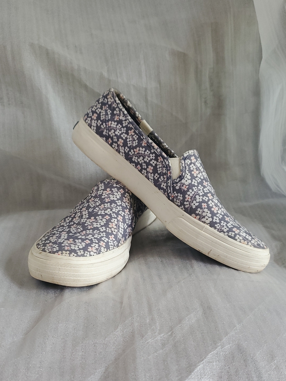 Keds Floral Slip-On Canvas Sneakers in Lavender and White Size 8.5
